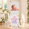Xbanner de bautizo colorido con fotografía, nombre y fecha en una celebración